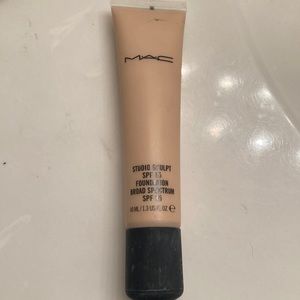 MAC studio sculpt foundation NC15
